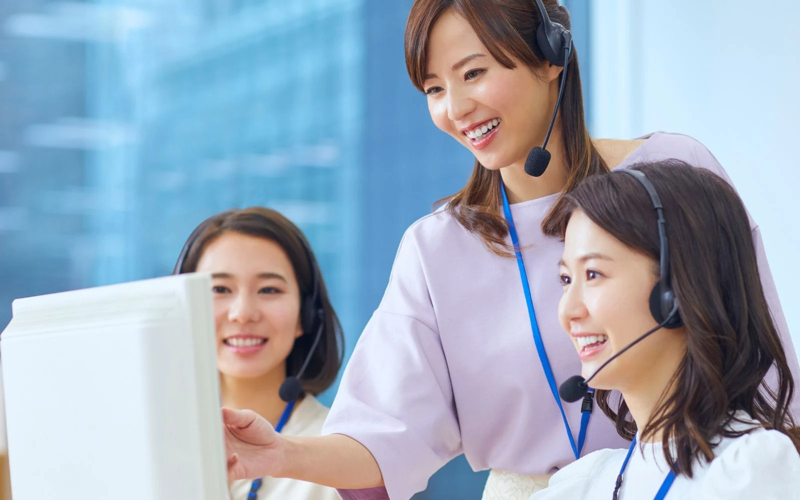 ทีม Call Center ให้บริการตอบคำถามและช่วยเหลือลูกค้าอย่างมืออาชีพ