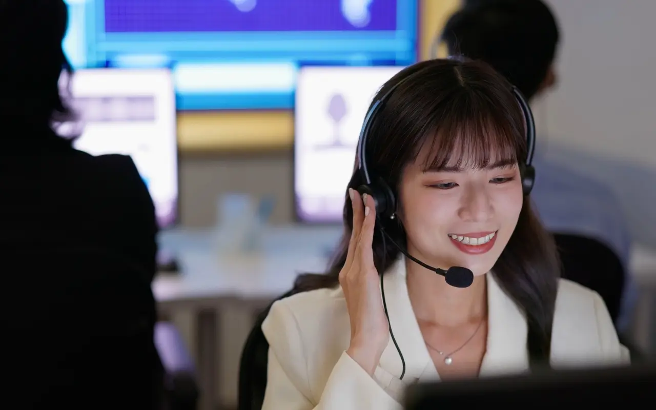 บริการลูกค้าด้วยระบบคอนแทคเซ็นเตอร์