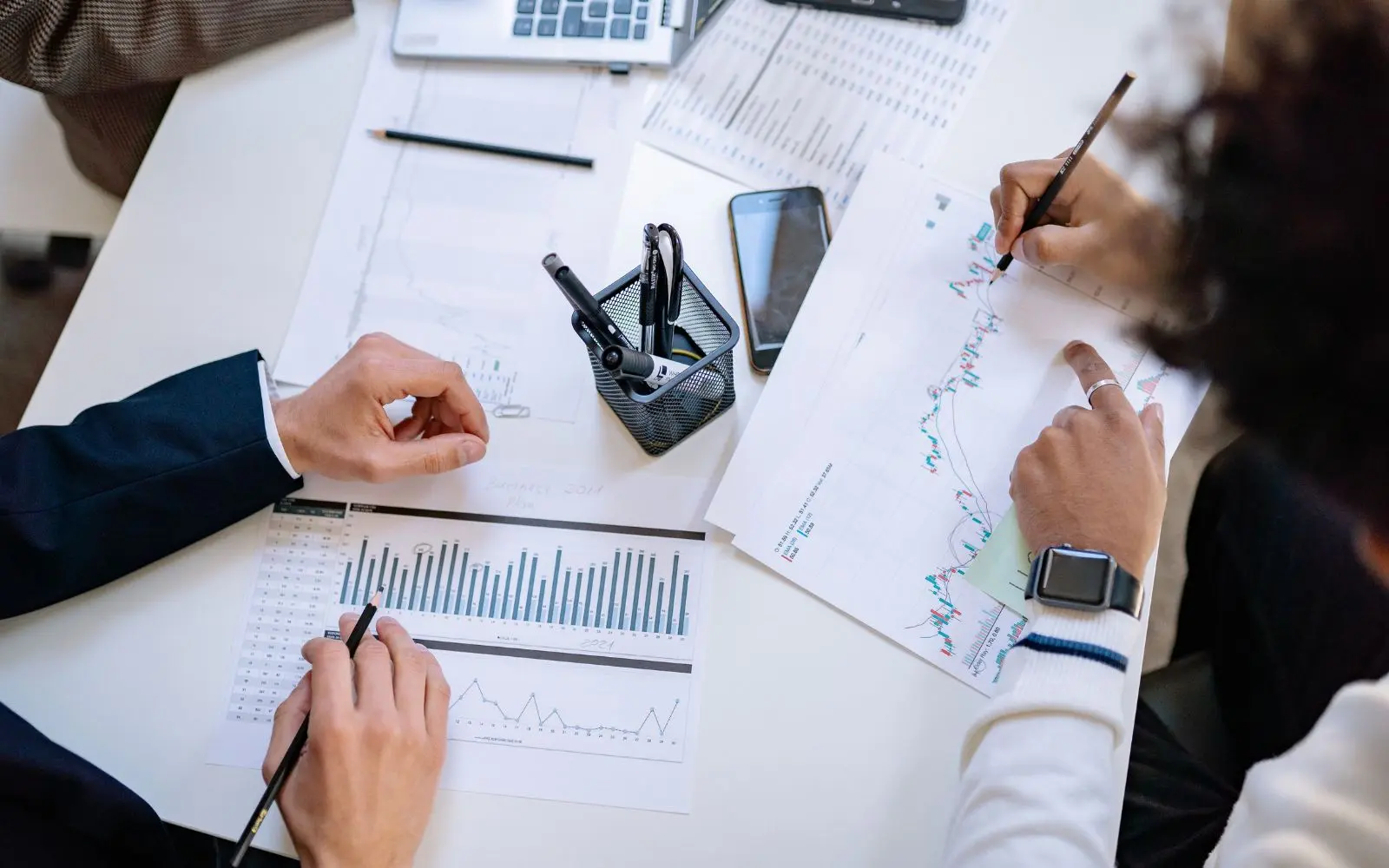 ความต่างของ Outsource กับ Subcontract เปรียบเทียบรูปแบบการจ้างงานภายนอก บทบาท ความรับผิดชอบ และการบริหารจัดการในธุรกิจ